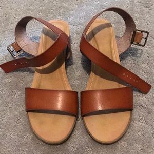 Universal threads leather sandals size 7.5